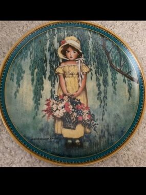 VTG “EASTER” Edwin M. Knowles plate  limited edition girl in yellow dress in box